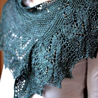 Emerantha by Susanna IC, Woolgirl Embrace the Lace Club, Photo &copy; Woolgirl